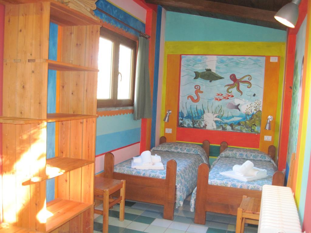 Gasthaus Libera Universita Di Alcatraz Morleschio Zimmer foto